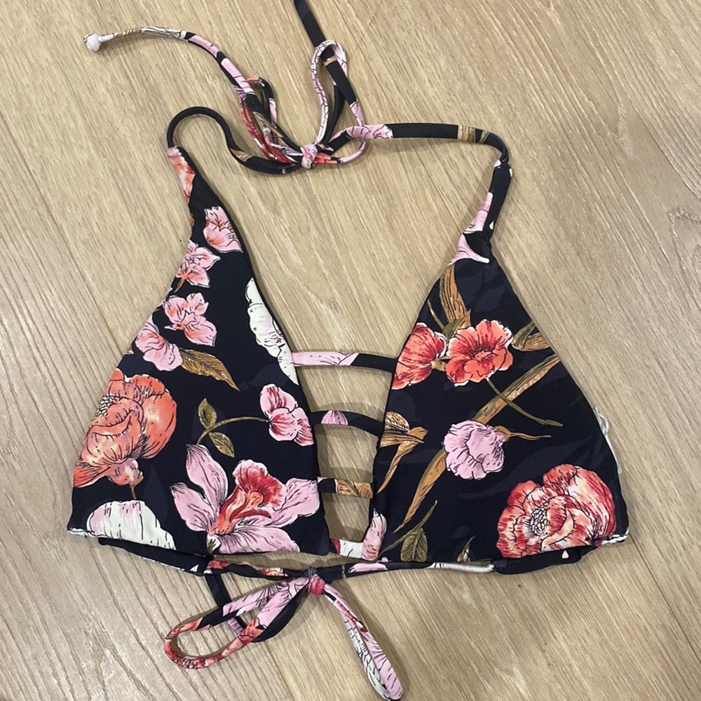 Billabong reversible bikini top!